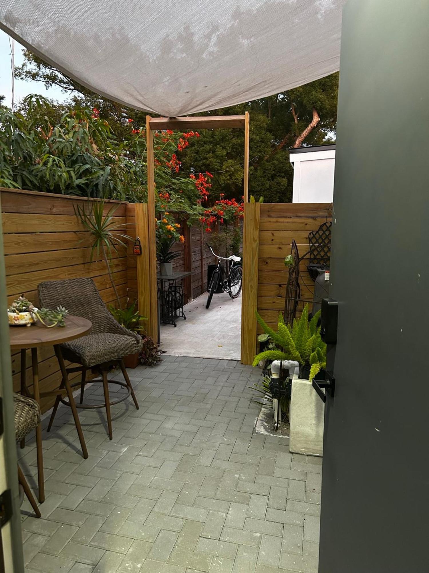 Sweet Tiny Cabin Tampa Exterior foto